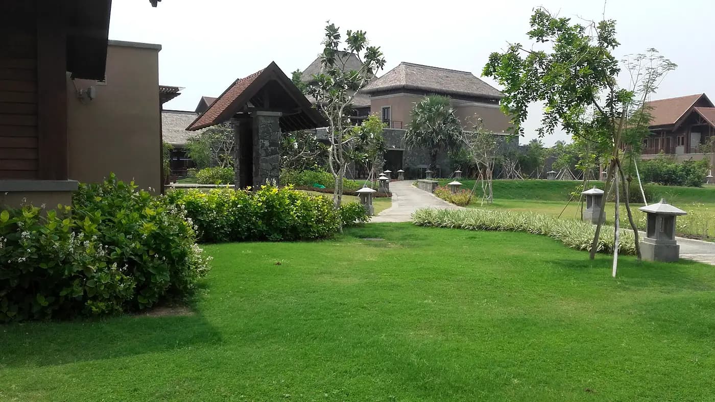 Buggy path running between lawns at Hotel Anantaya, Pasikuda